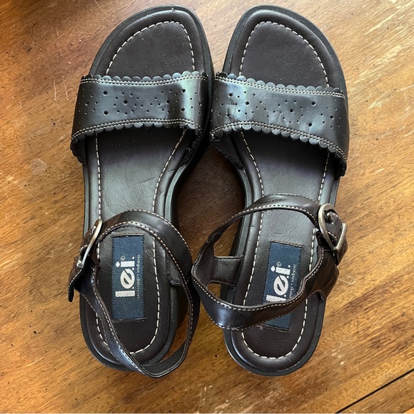 *SOLD* L.E.I. vintage platform sandals - Picture 6 of 8